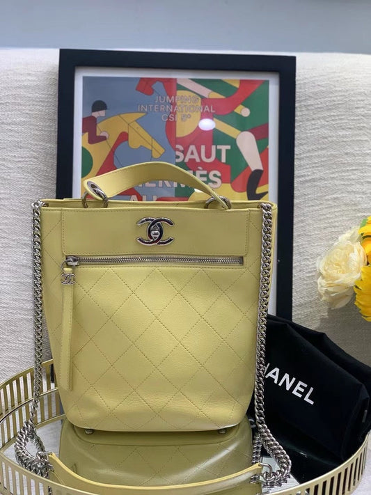 Preloved CHANEL Bag 18x24cm 10467