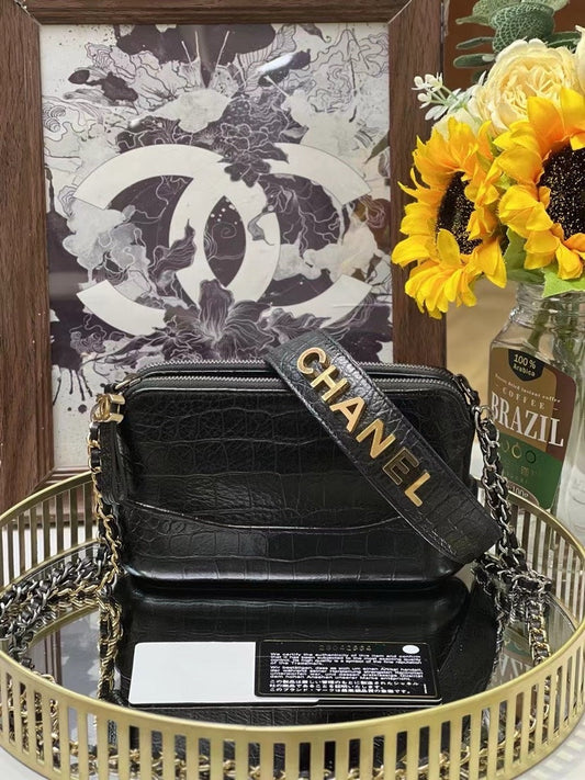 Preloved Chanel Gabrielle Woc mini Black 2019 18.5*11cm 10616