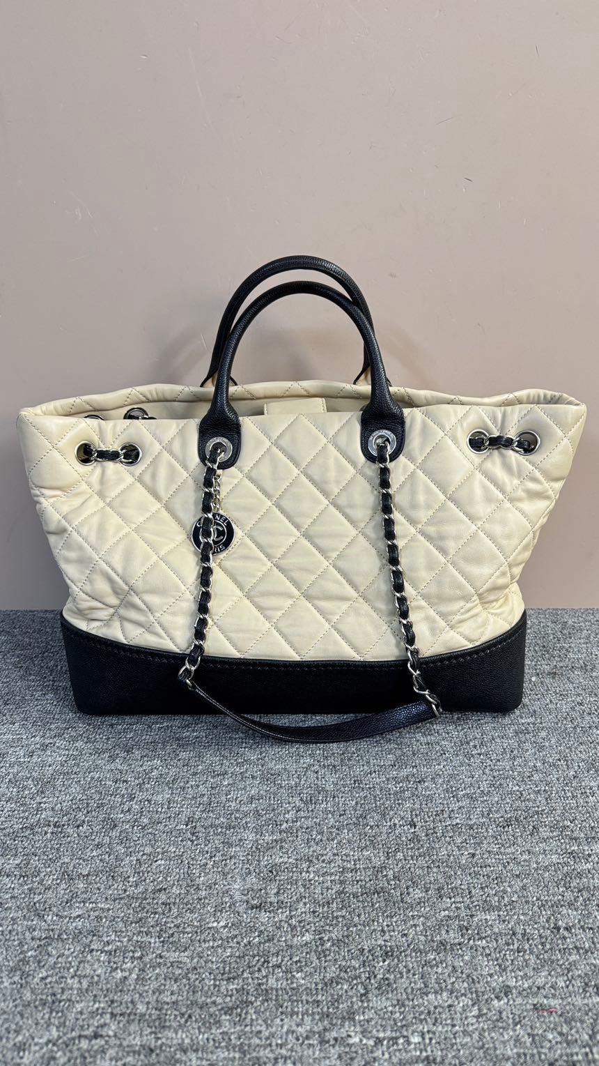 Preloved Chanel tote bag