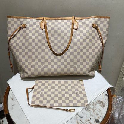 large demiar white never full lv Louis Vuitton