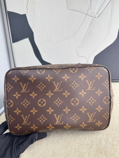 Louis Vuitton bucket bag 13853994