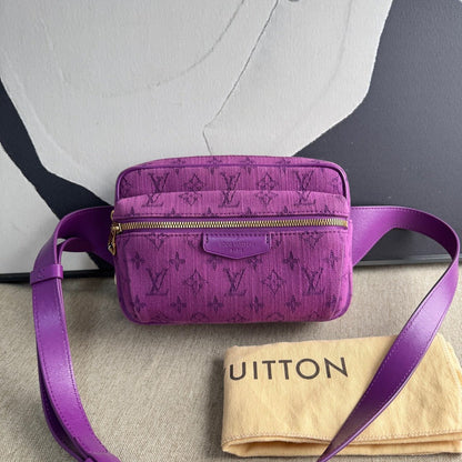 Louis Vuitton outdoor messenger bag 13943275