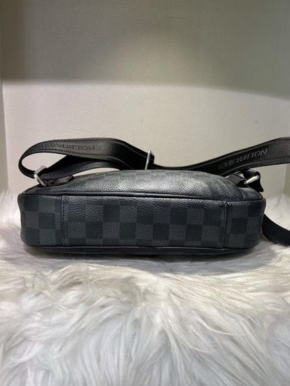 Louis Vuitton Damier Graphite Canvas Messenger Bag in Black