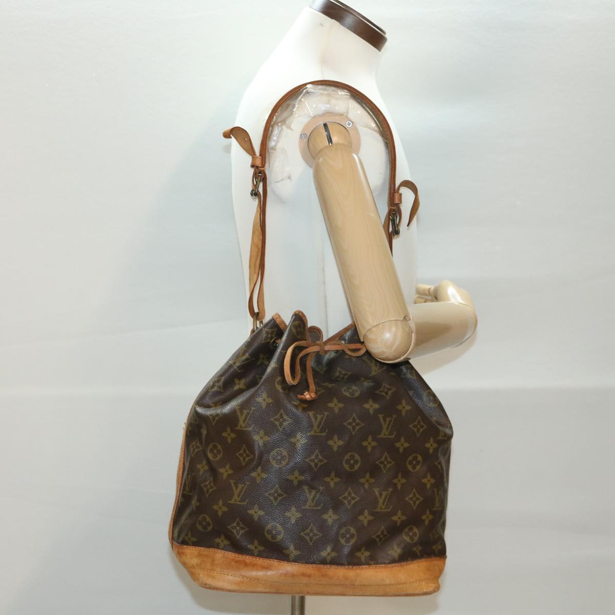 LOUIS VUITTON Monogram Noe Shoulder Bag M42224 LV rd4584