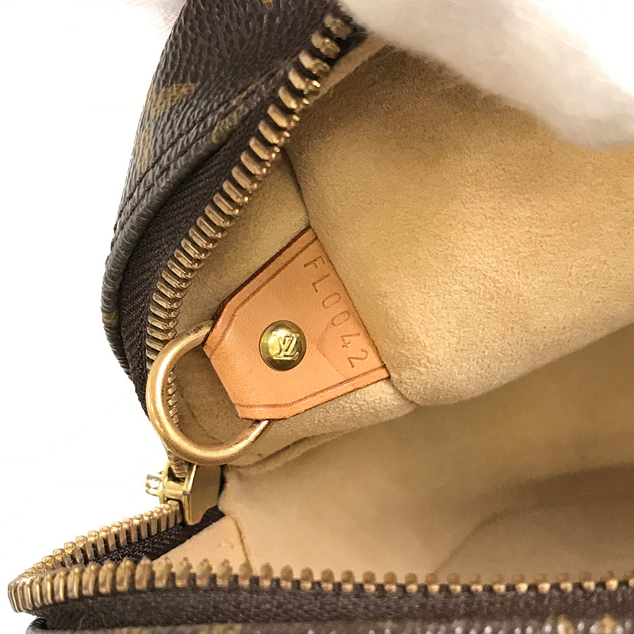 LOUIS VUITTON Shoulder Bag