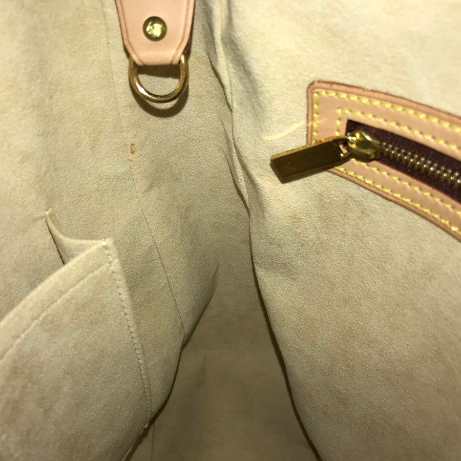 LOUIS VUITTON Shoulder Bag