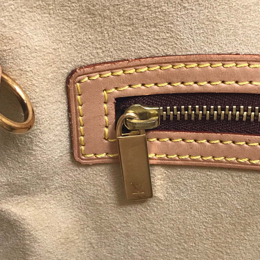 LOUIS VUITTON Shoulder Bag