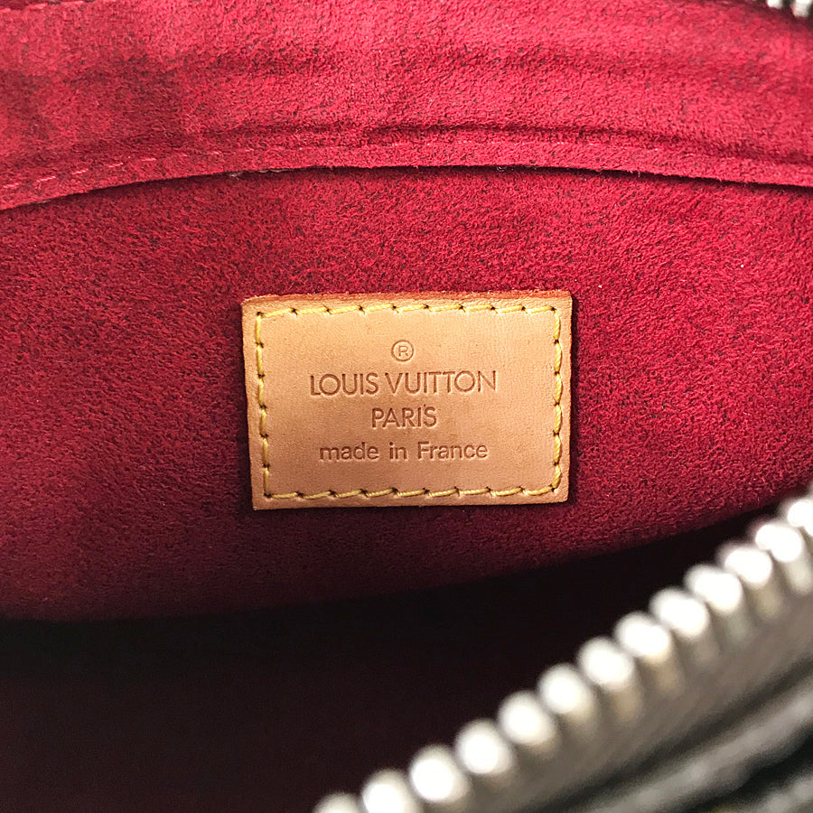 LOUIS VUITTON Shoulder Bag