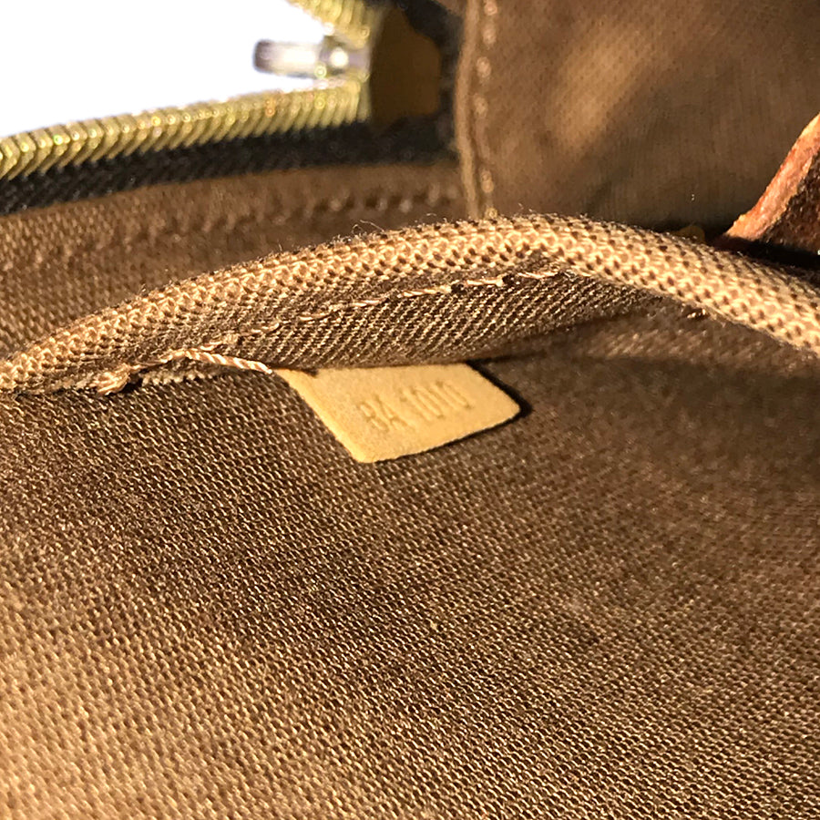 LOUIS VUITTON Shoulder Bag