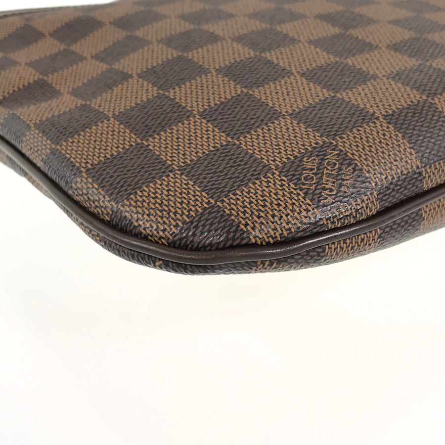 LOUIS VUITTON Shoulder Bag