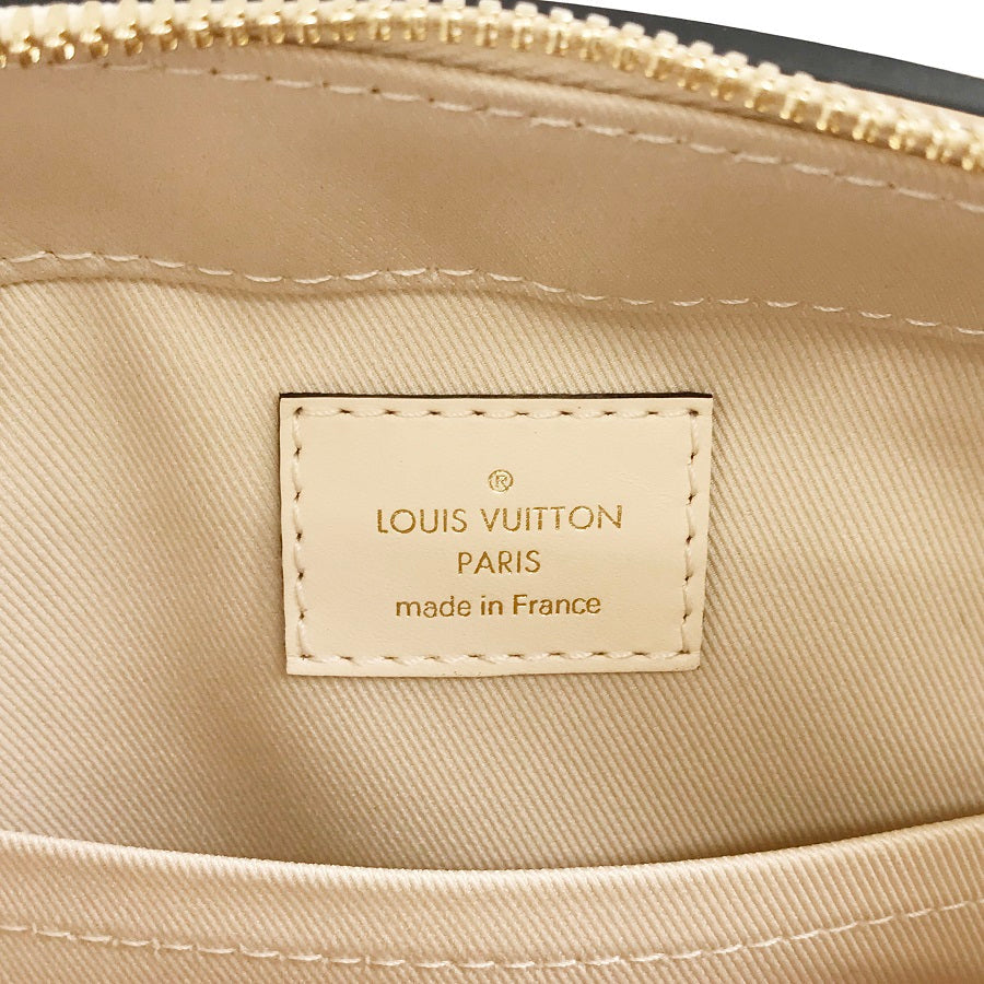 LOUIS VUITTON Shoulder Bag