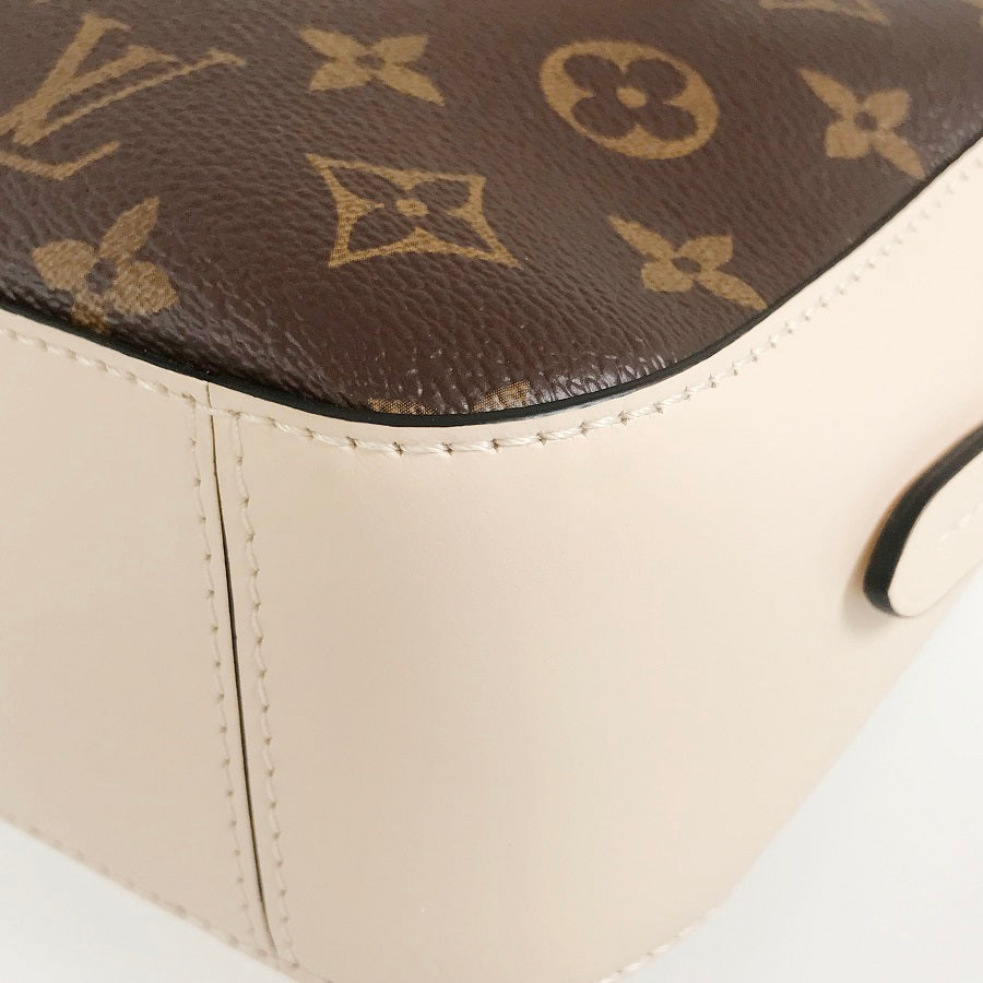 LOUIS VUITTON Shoulder Bag