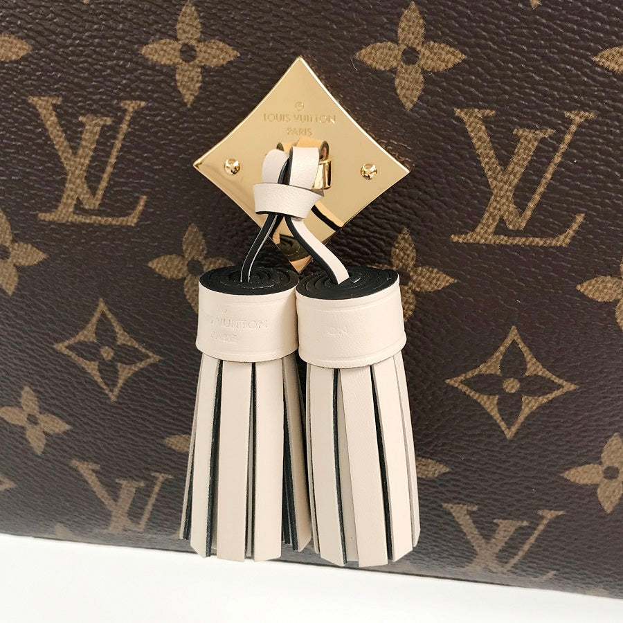 LOUIS VUITTON Shoulder Bag