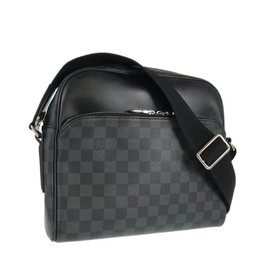 LOUIS VUITTON Shoulder Bag