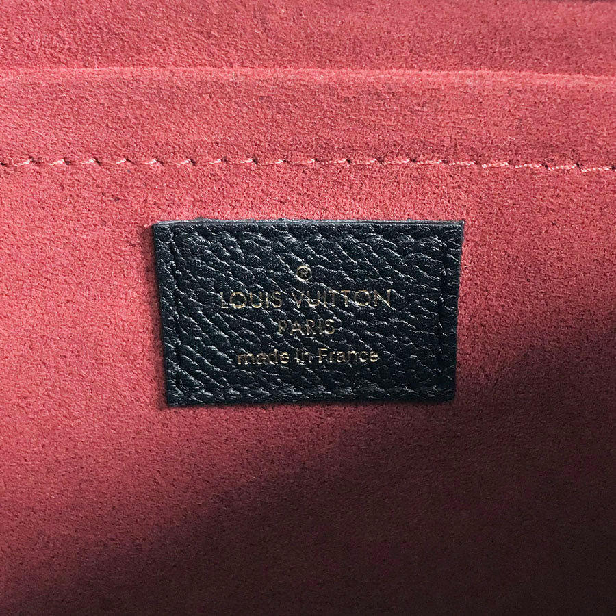 LOUIS VUITTON Shoulder Bag