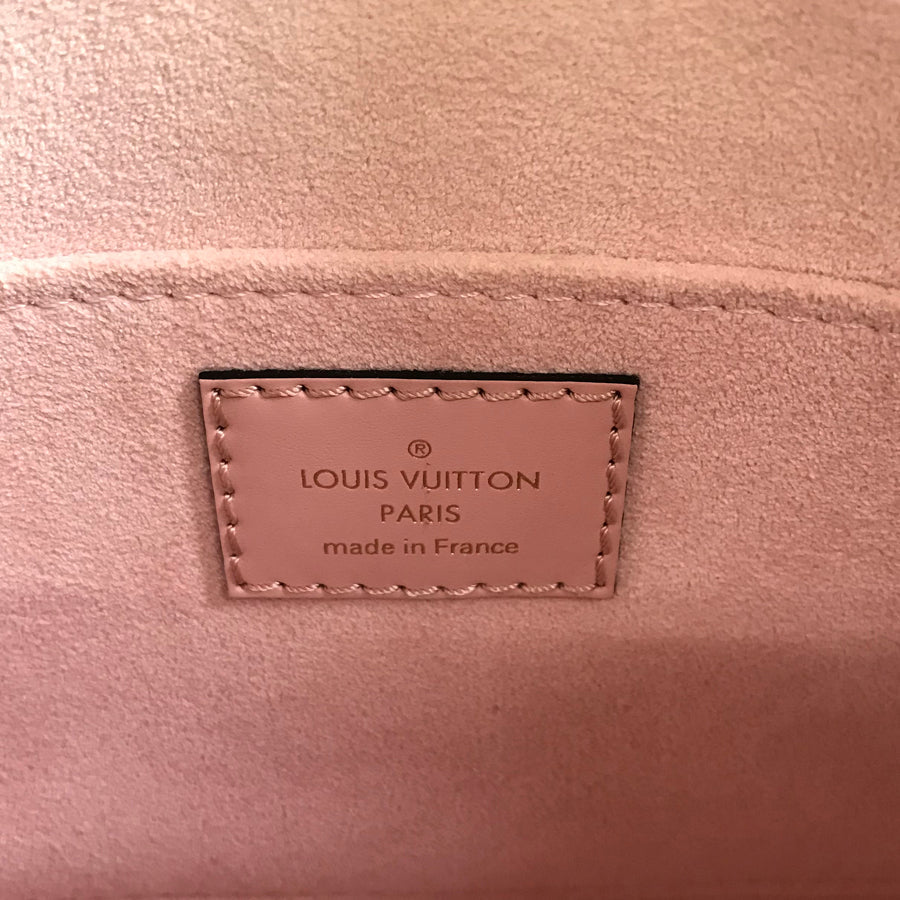 LOUIS VUITTON Shoulder Bag