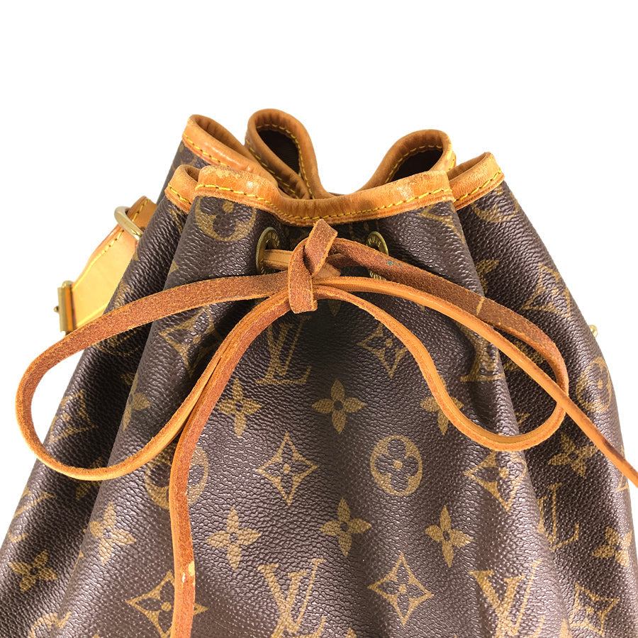 LOUIS VUITTON Shoulder Bag