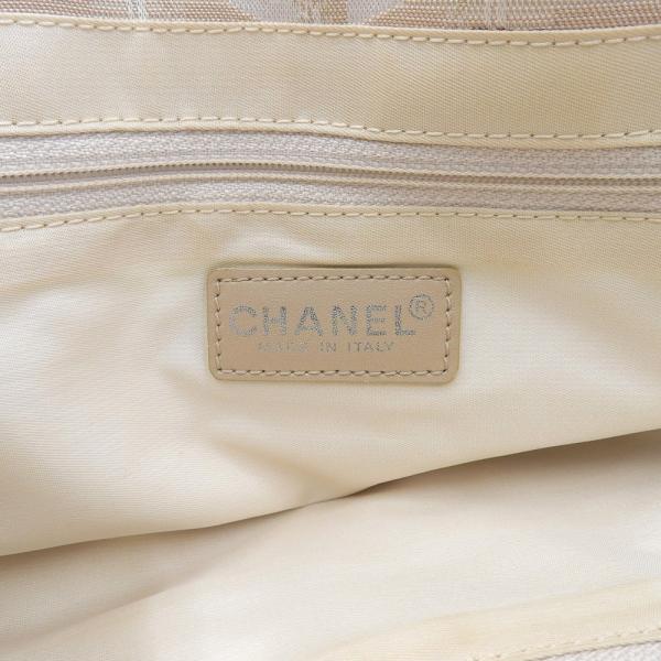 Chanel New Travel Line Tote MM  Canvas Tote Bag A15991/7番台 in Good condition