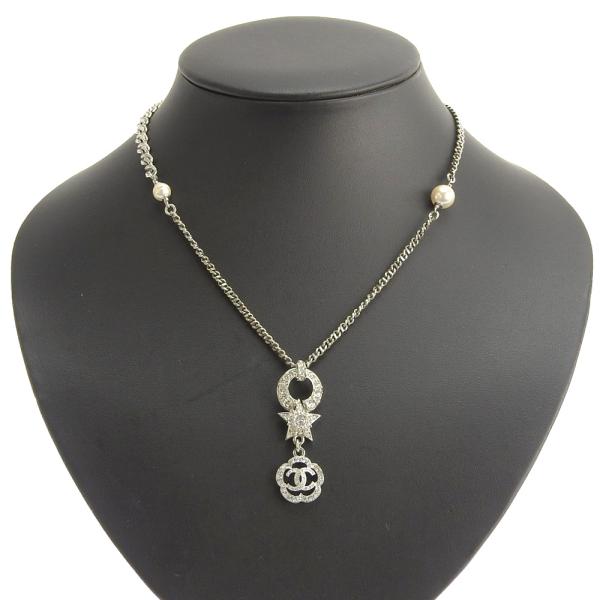 Chanel CC Rhinestone Star Pendant Necklace Metal Necklace in Excellent condition