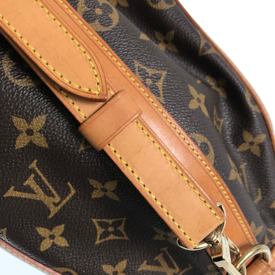 LOUIS VUITTON Shoulder Bag