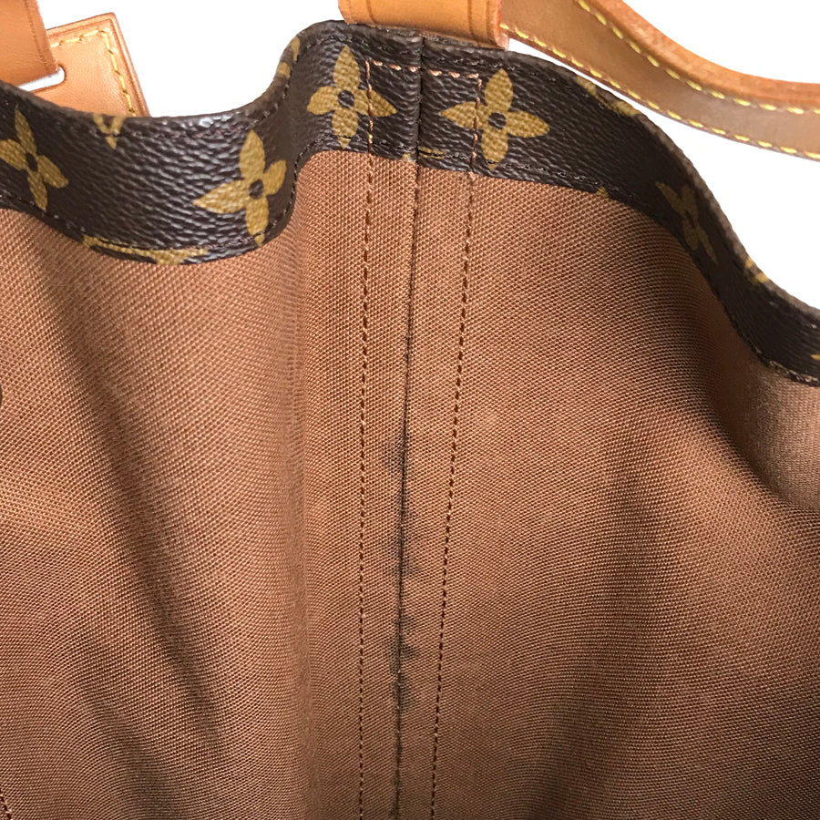 LOUIS VUITTON Shoulder Bag