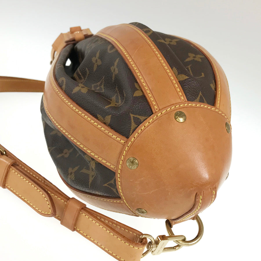 LOUIS VUITTON Shoulder Bag