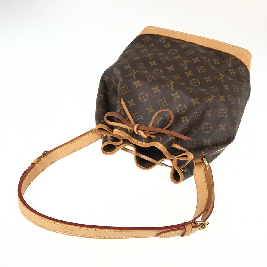 LOUIS VUITTON Shoulder Bag