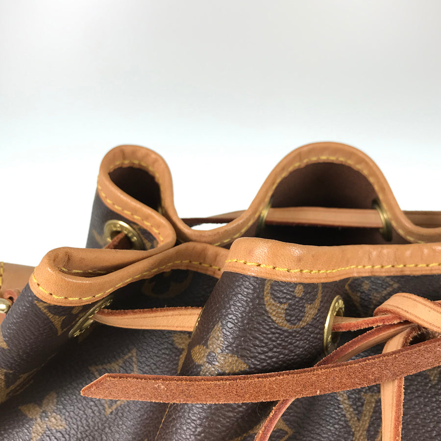 LOUIS VUITTON Shoulder Bag