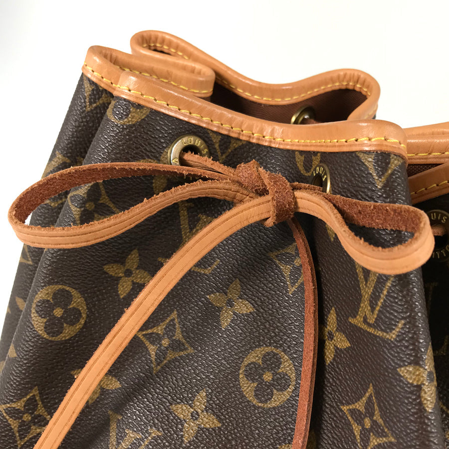 LOUIS VUITTON Shoulder Bag