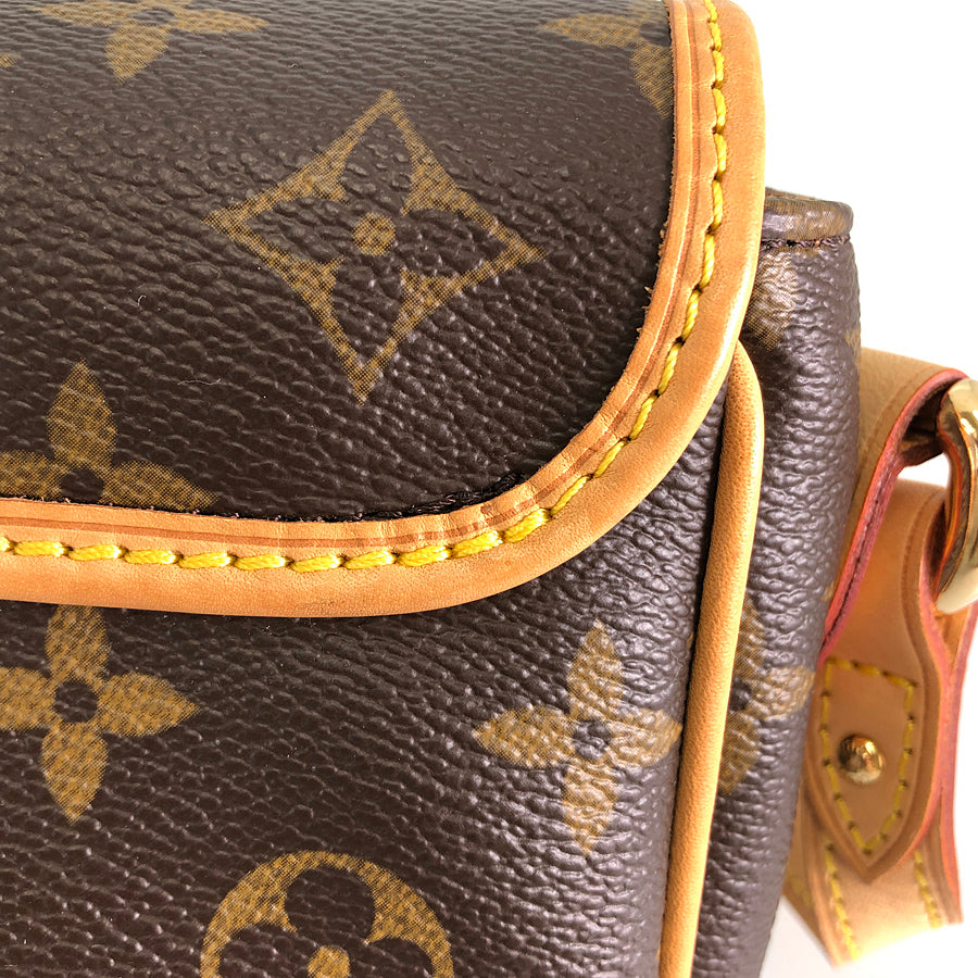 LOUIS VUITTON Shoulder Bag