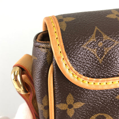 LOUIS VUITTON Shoulder Bag