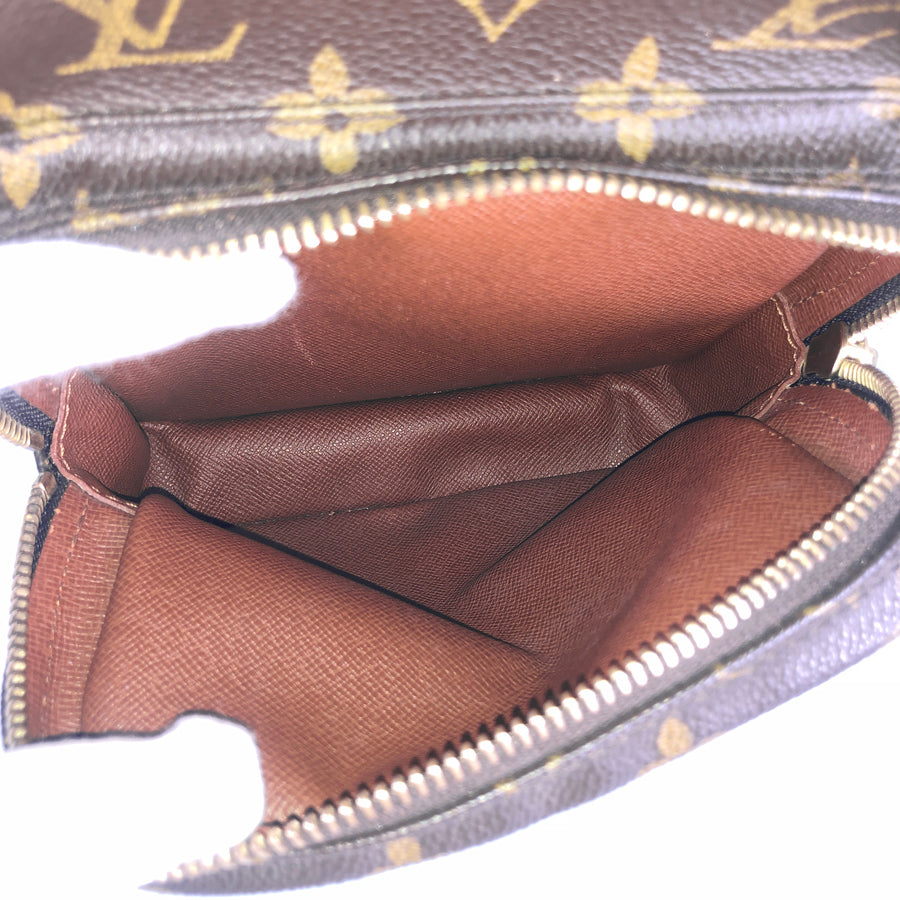 LOUIS VUITTON Shoulder Bag