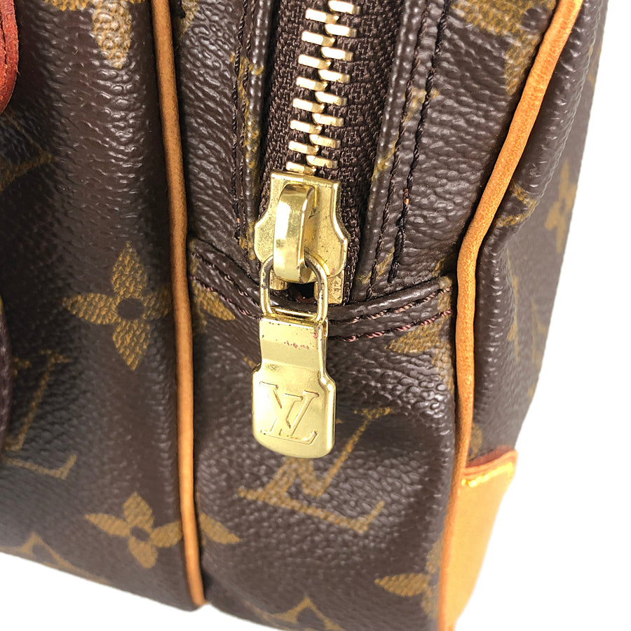 LOUIS VUITTON Shoulder Bag