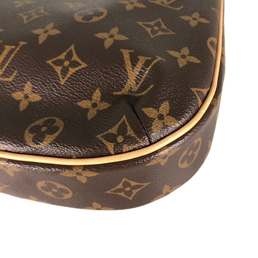 LOUIS VUITTON Shoulder Bag