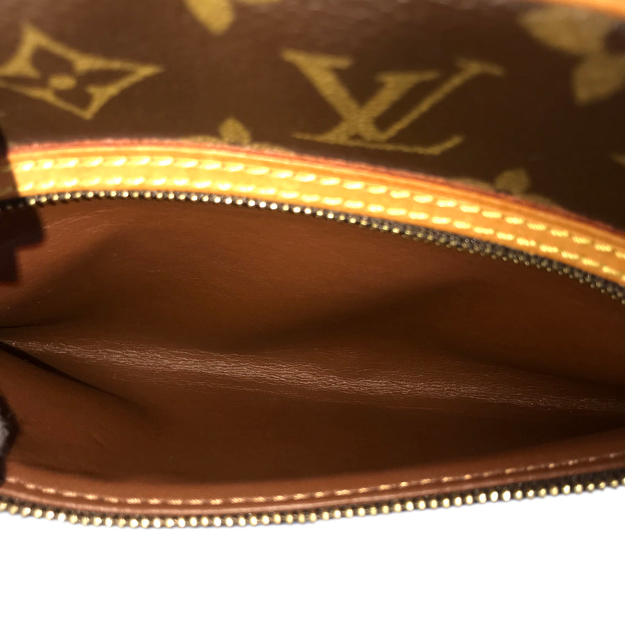 LOUIS VUITTON Shoulder Bag