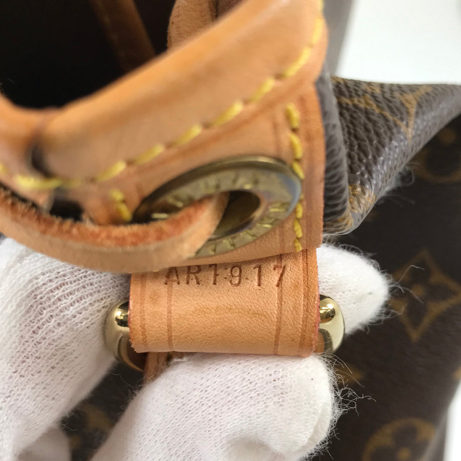 LOUIS VUITTON Shoulder Bag