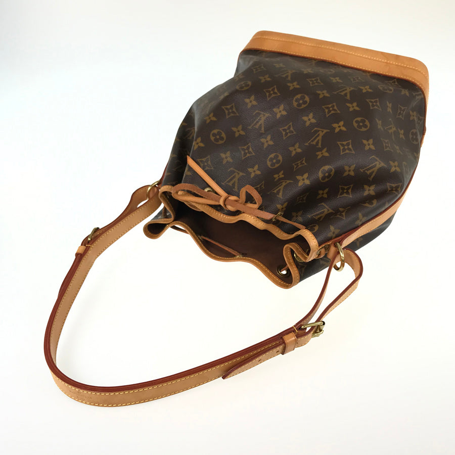 LOUIS VUITTON Shoulder Bag