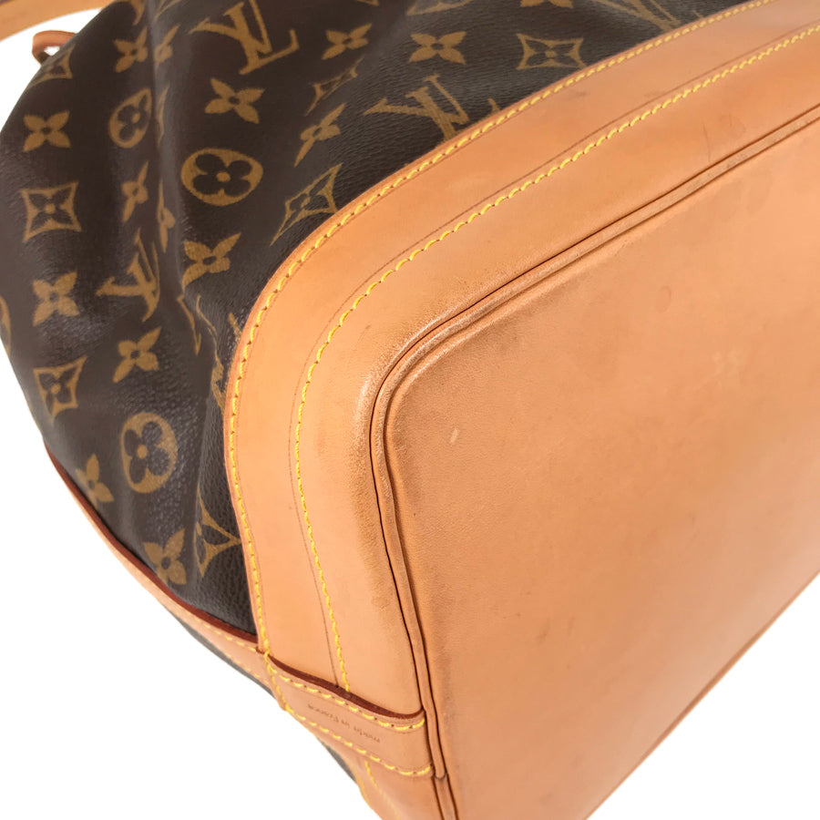 LOUIS VUITTON Shoulder Bag