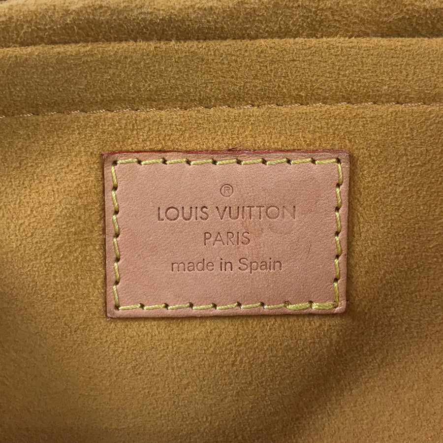 LOUIS VUITTON Shoulder Bag