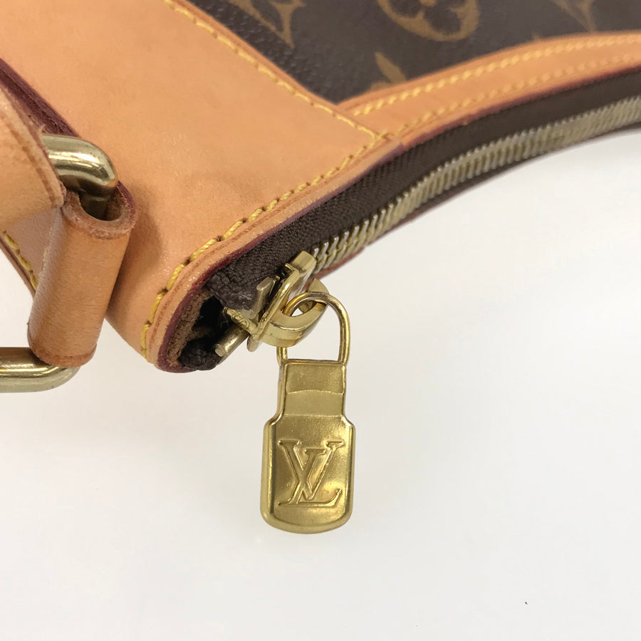 LOUIS VUITTON Shoulder Bag