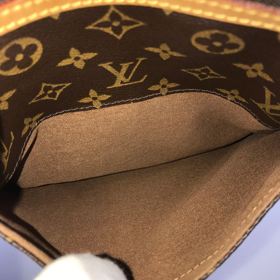 LOUIS VUITTON Shoulder Bag