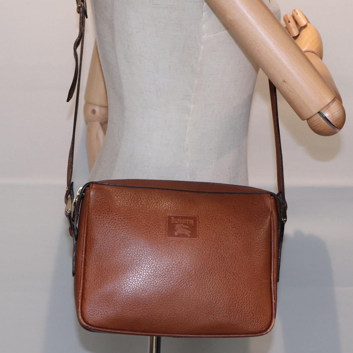 BURBERRYSs Shoulder Bag Leather Brown Gold Auth ti2030