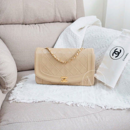 Chanel vintage beige lambskin diana bag 25cm