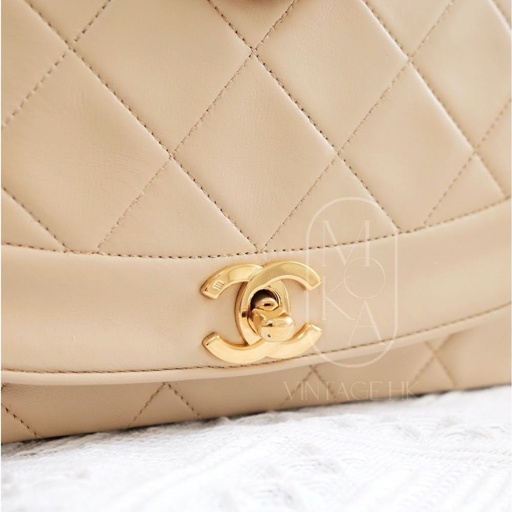 Chanel vintage beige lambskin diana bag 25cm