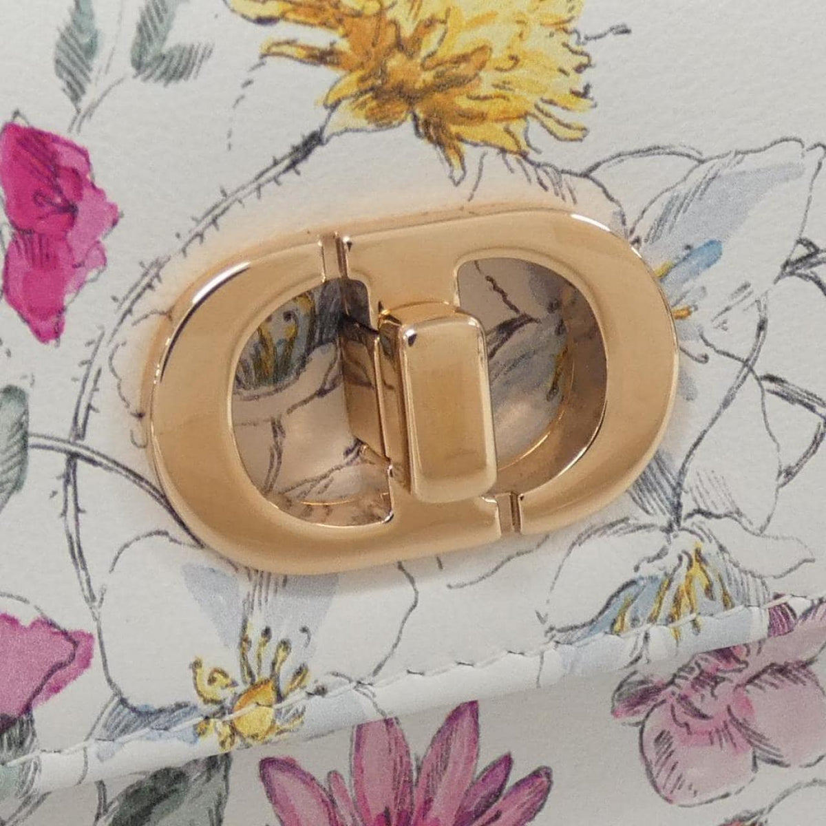[]C.Dior Shoulder Bag