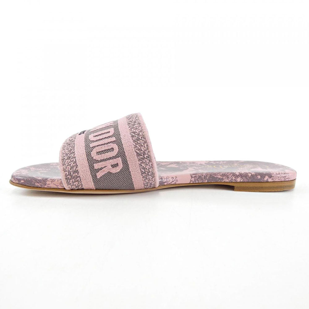 []Sandals