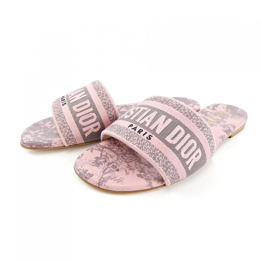 []Sandals
