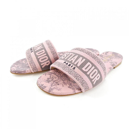 []Sandals