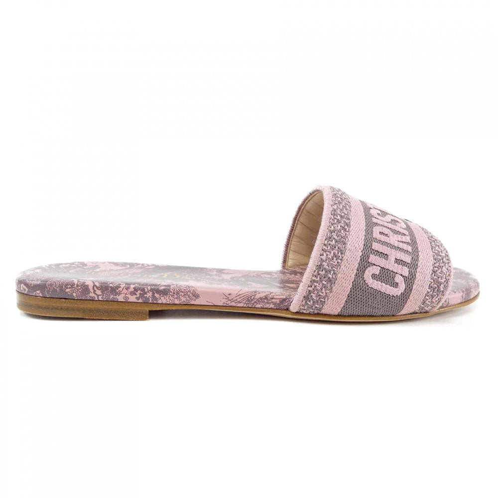 []Sandals