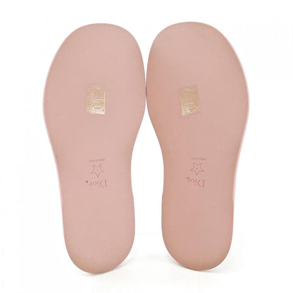 []Sandals